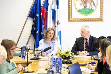 TISKOVNA KONFERENCA OBČINE PIVKA 6.5.2025 - Valter Leban-1316